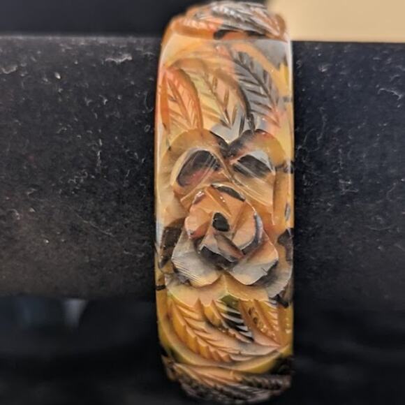 Bakelite! Rare Carved Translucent End of Day Roses Bakelite Bangle Bracelet - Picture 5 of 16